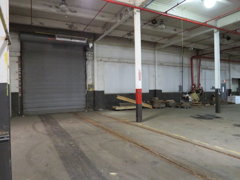 More Photos Of 186 Lincoln Ave, Grove City Warehouse For Lease