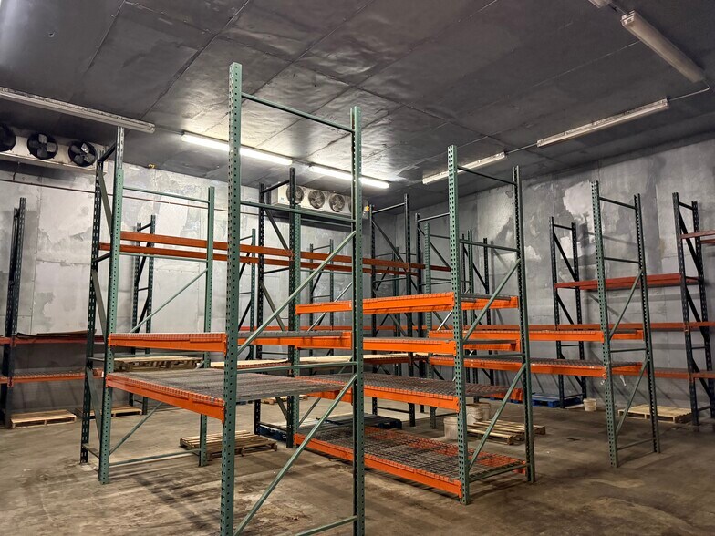 More Photos Of 479 Ferguson Rd, Dunbar Refrigeration Cold Storage For Sale