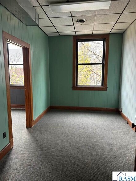 More Photos Of 100-114 E Walnut St, Mankato Office For Lease