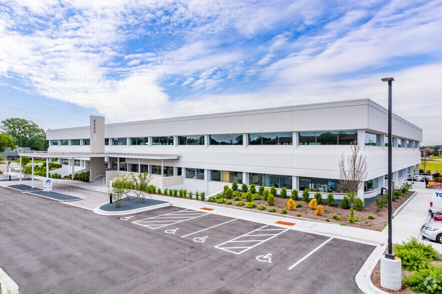 More Photos Of 8909 N Port Washington Rd, Milwaukee Office For Lease