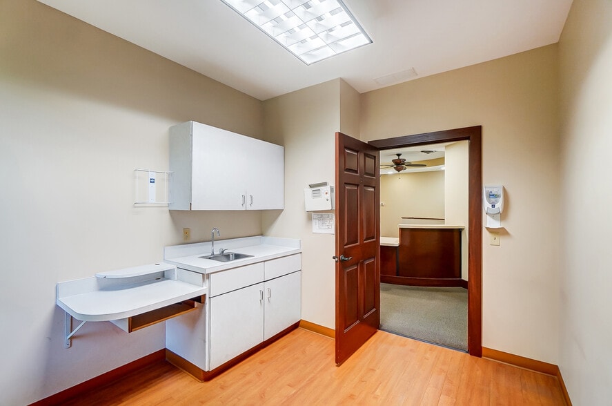 More Photos Of 3300 Philadelphia Dr, Dayton Medical For Sale