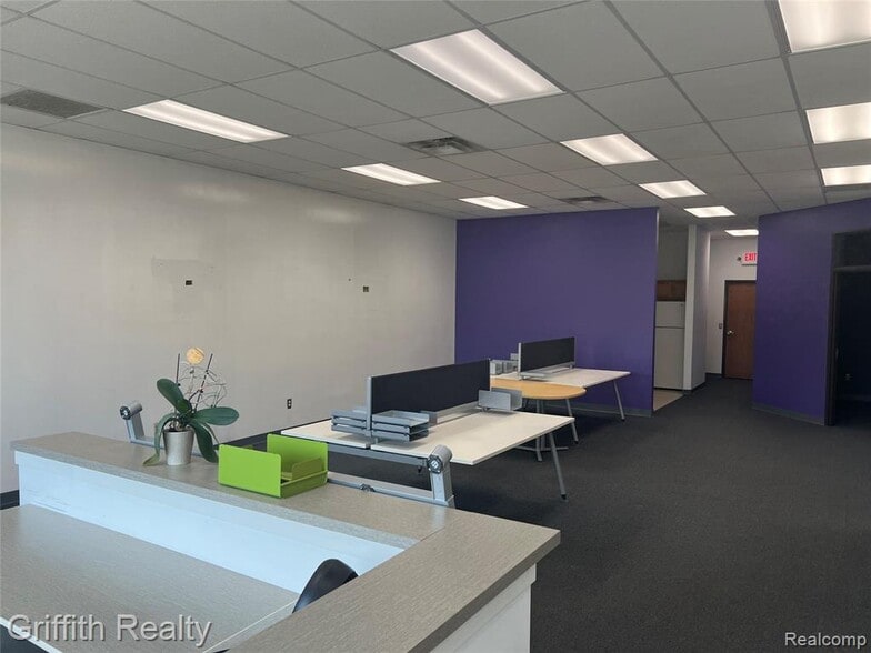 More Photos Of 5840-5936 Sterling Dr, Howell Flex For Lease