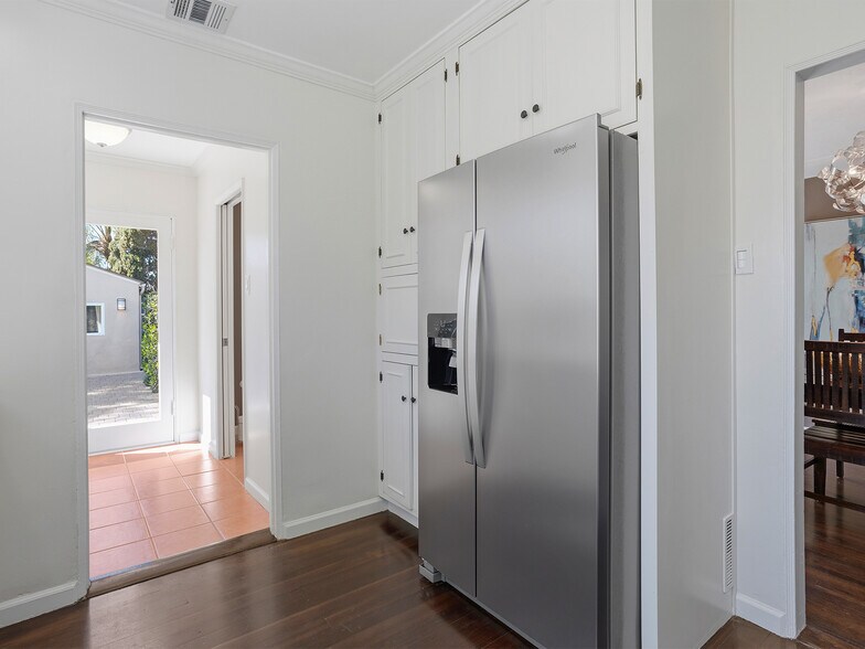 More Photos Of 5233 Lemp Ave, North Hollywood Multifamily For Sale