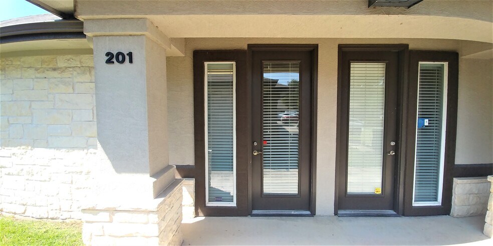 More Photos Of 930 S Bell Blvd, Cedar Park Office Residential For Lease