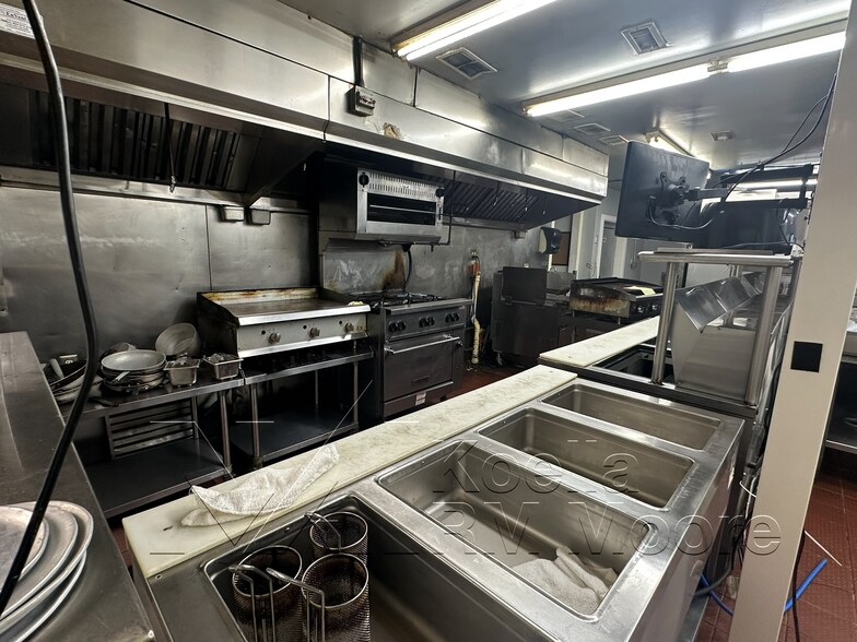 More Photos Of 10321 Chapman Hwy, Seymour Restaurant For Sale