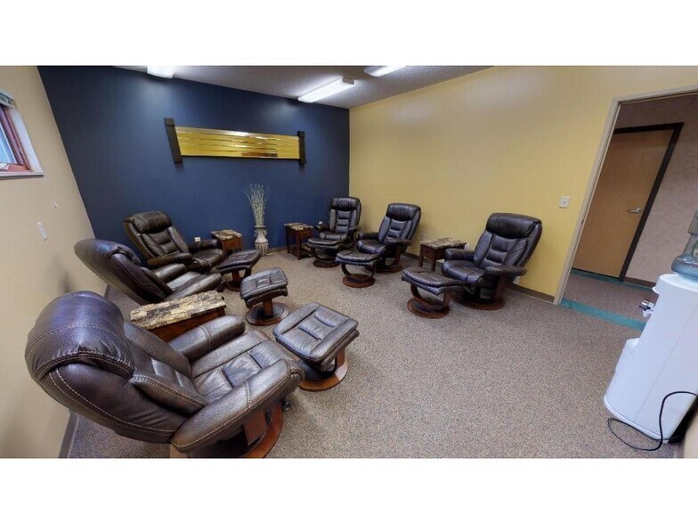 More Photos Of 7900 Chapin Dr NE, New London Medical For Sale