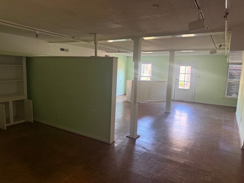 More Photos Of 217 Lucas St, Mount Pleasant Storefront Retail Office For Lease