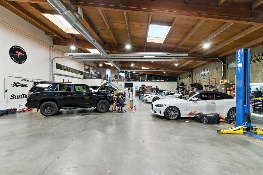 More Photos Of 1500 Industrial Way, Redwood City Manufacturing For Lease