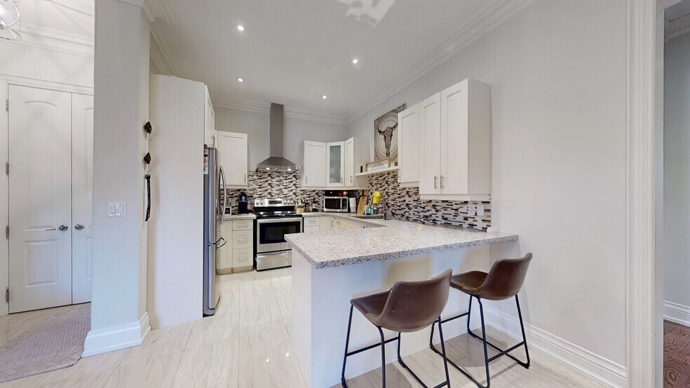 More Photos Of 42 Somerville St, Whitchurch-Stouffville Specialty For Sale