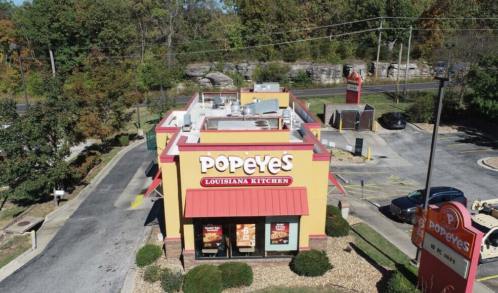 Primary Photo Of 19510 E Us Highway 40, Independence Fast Food For Sale
