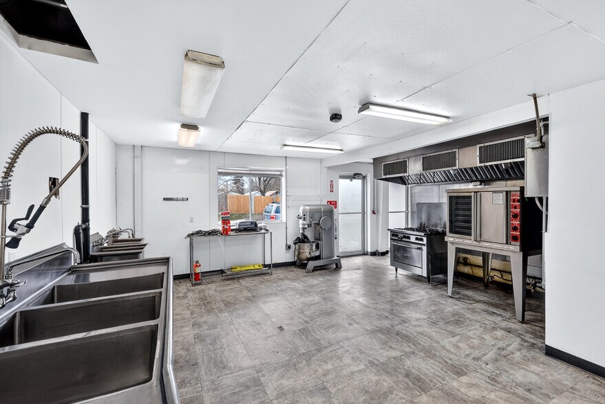 More Photos Of 5503 N Wall St, Spokane Freestanding For Lease