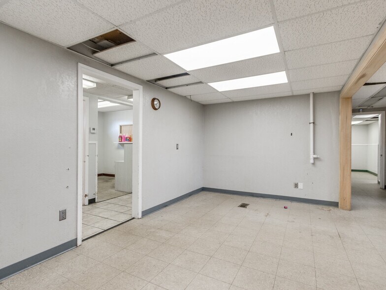 More Photos Of 5835 S Pennsylvania Ave, Oklahoma City Medical For Sale
