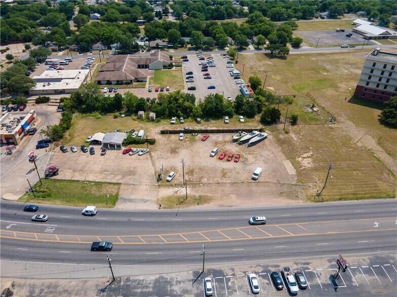 More Photos Of 1614 N Main St, Cleburne General Retail For Sale