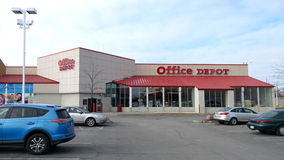 More Photos Of 320-380 E Capitol Dr, Milwaukee Unknown For Lease