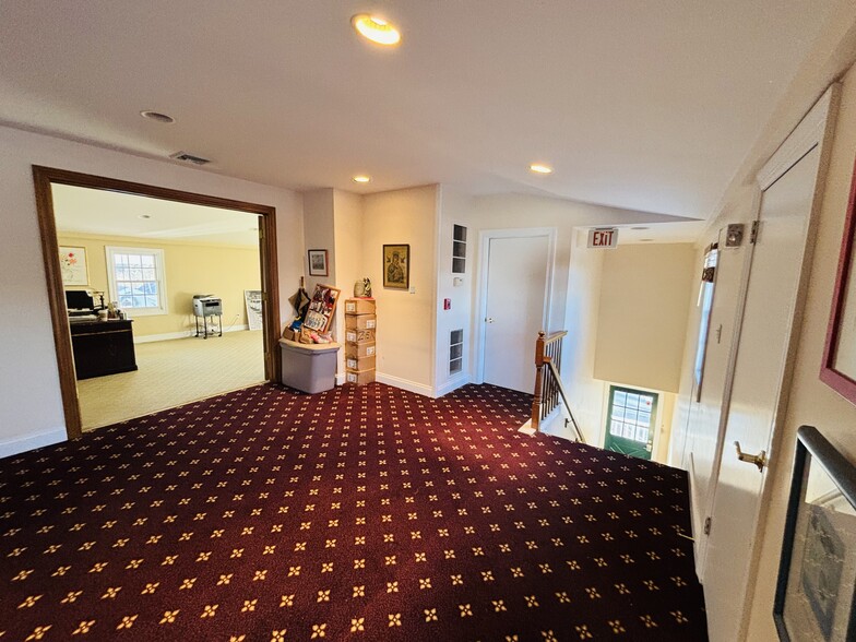 More Photos Of 1345 Old Northern Blvd, Roslyn Storefront Retail Office For Sale