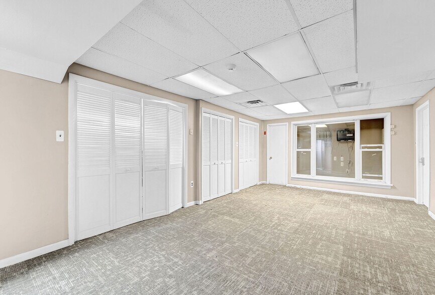 More Photos Of 601-607 White Horse Pike, Hammonton Office For Sale