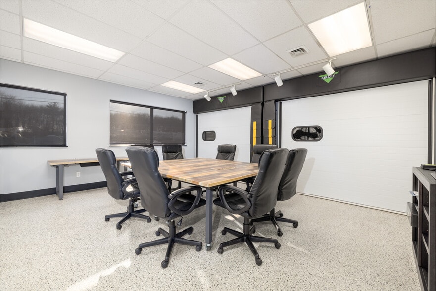 More Photos Of 151 Strong Rd, South Windsor Service For Sale