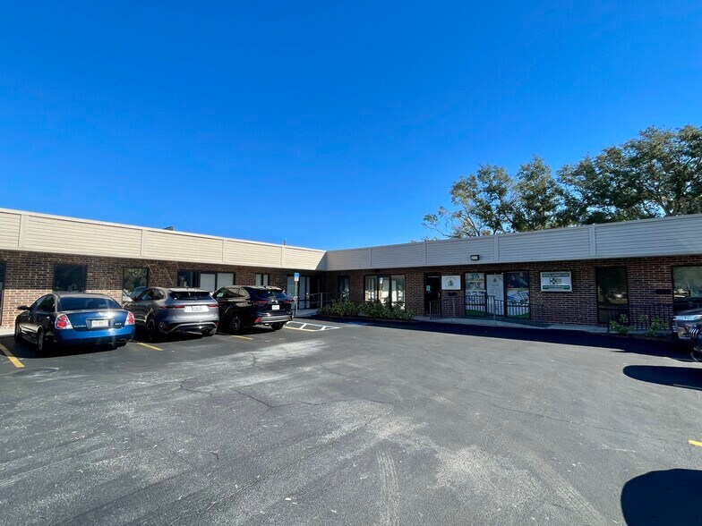 More Photos Of 2119 W Brandon Blvd, Brandon Storefront Retail Office For Lease
