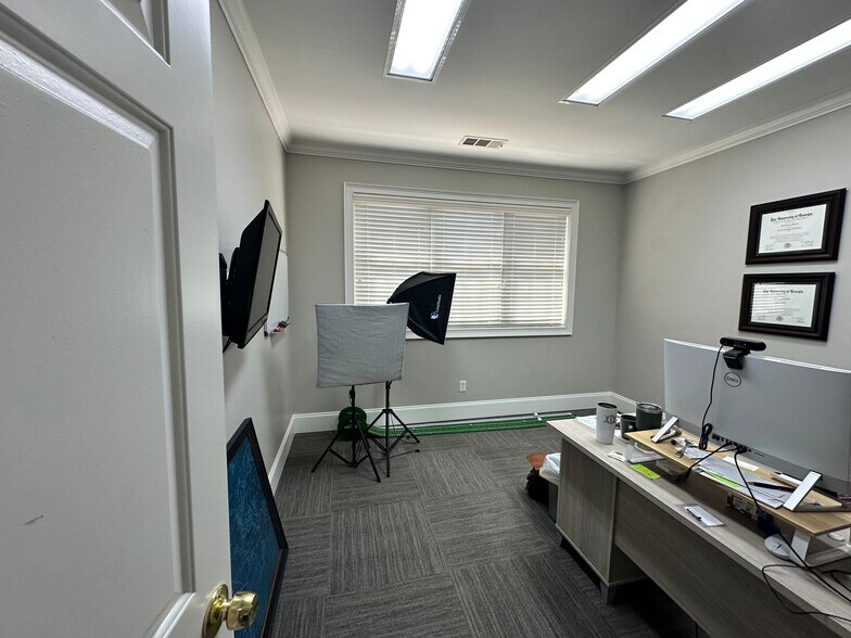 More Photos Of 327 Dahlonega Rd, Cumming Office For Lease