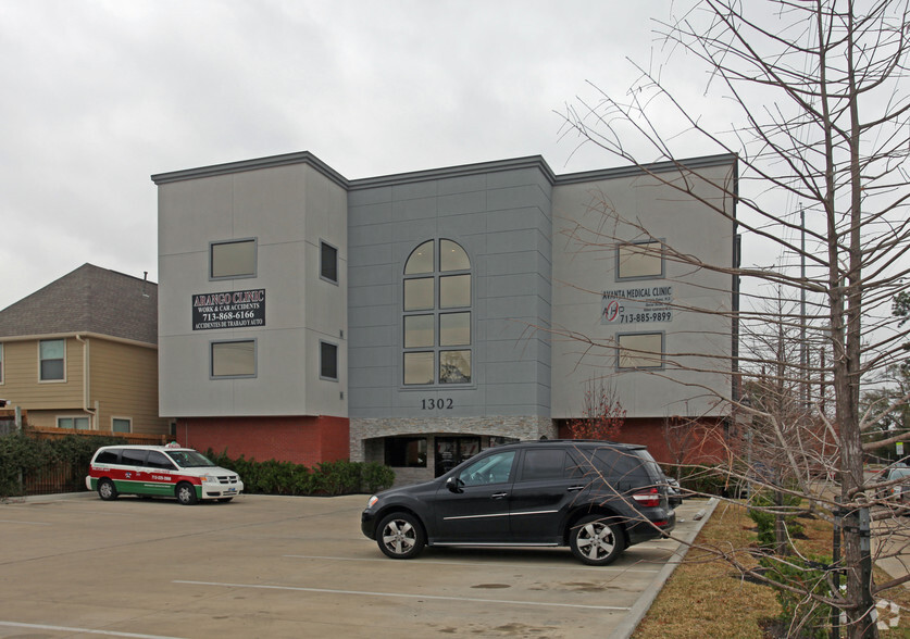 Primary Photo Of 1302 N Shepherd Dr, Houston Medical For Lease