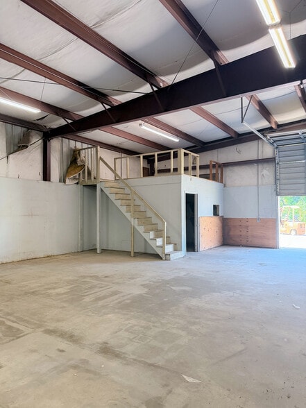 More Photos Of 2337 Industrial Dr, Panama City Warehouse For Sale