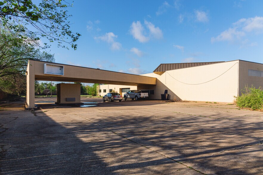 More Photos Of 3200 E Memorial Rd, Edmond Medical For Sale