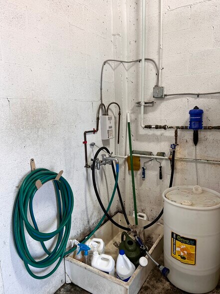 More Photos Of 6960-6972 NW 50th St, Miami Warehouse For Lease