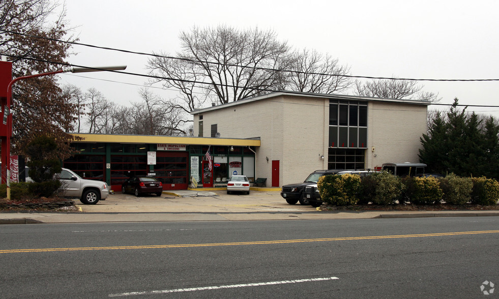 Primary Photo Of 3435 Washington Blvd, Arlington Auto Repair For Sale