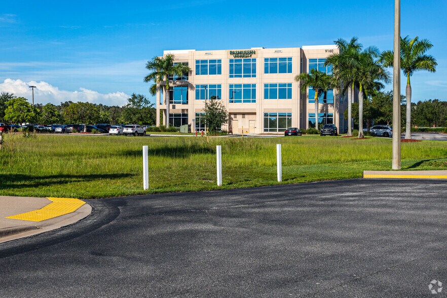 More Photos Of 9160 Forum Corporate Pky, Fort Myers Office For Lease