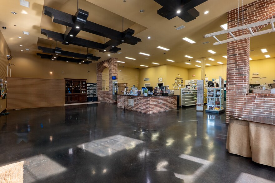 More Photos Of 207 E Byron Nelson Blvd, Roanoke Storefront Retail Office For Sale