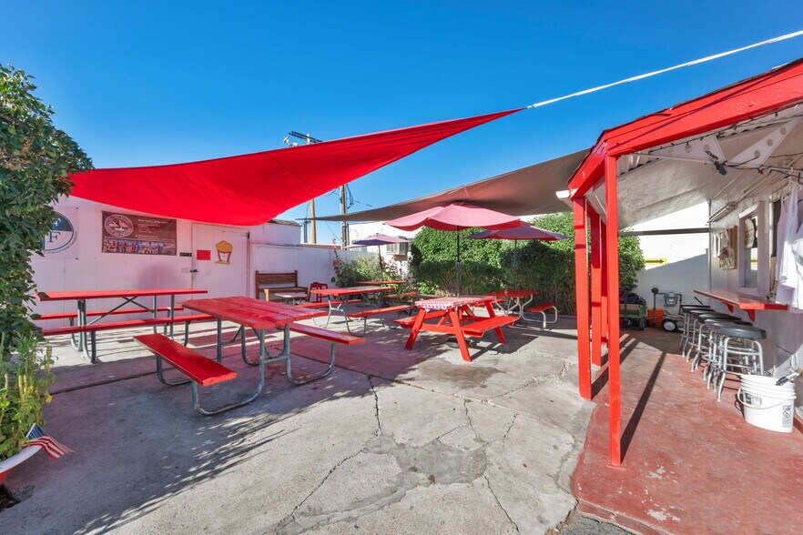 More Photos Of 198 Main St, Bridgeport Restaurant For Sale