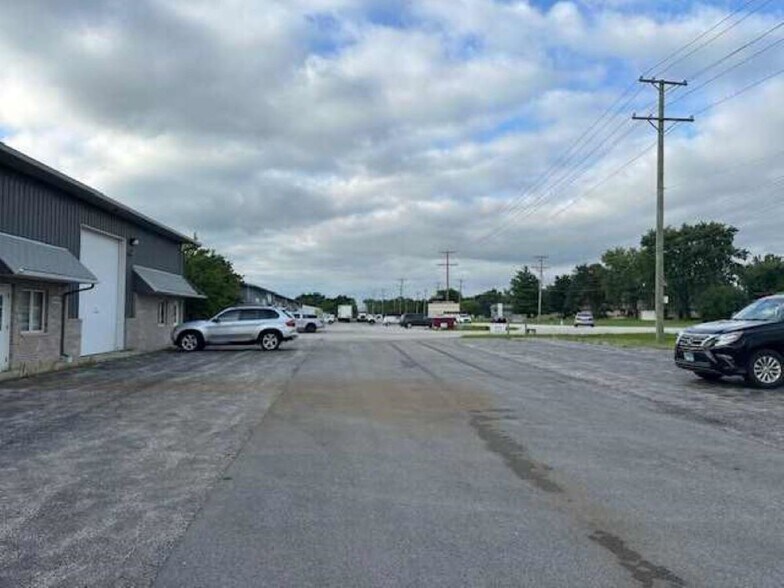 More Photos Of 21638-21648 S Schoolhouse Rd, New Lenox Warehouse For Lease
