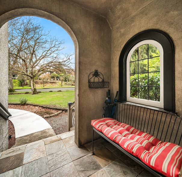 More Photos Of 131 E 12th St, Port Angeles Hotel For Sale
