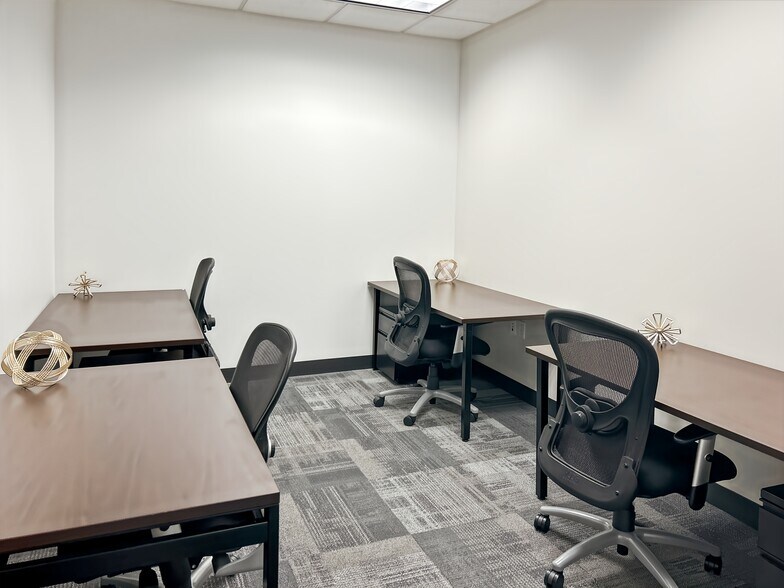 More Photos Of 11815 Fountain Way, Newport News Coworking Space