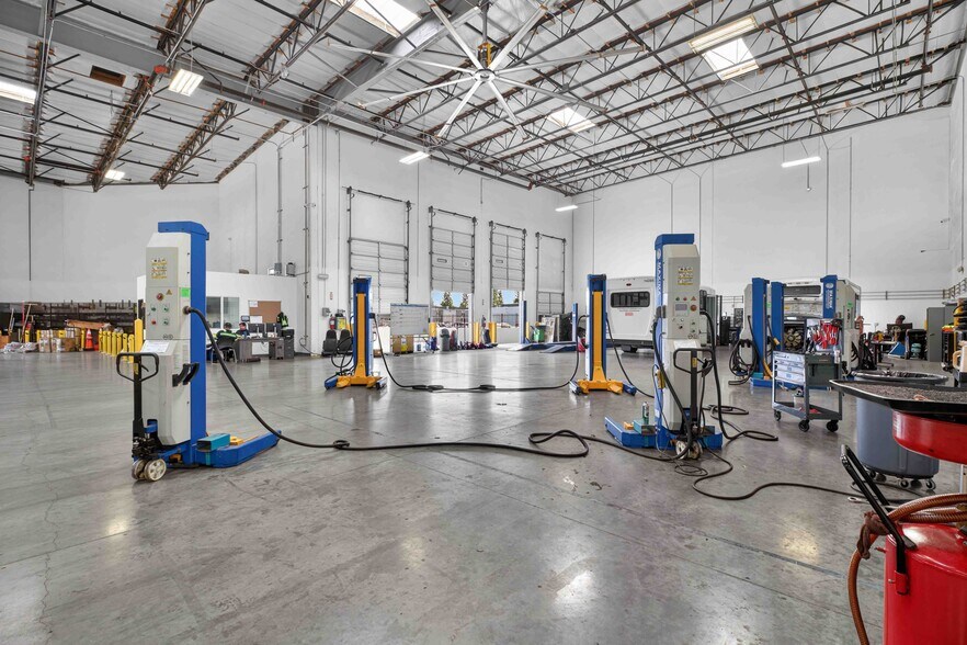 More Photos Of 9031 N Lurline Ave, Chatsworth Distribution For Lease