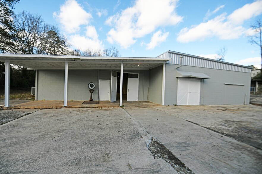 More Photos Of 205-207 Ginn St, Greenwood Service For Sale