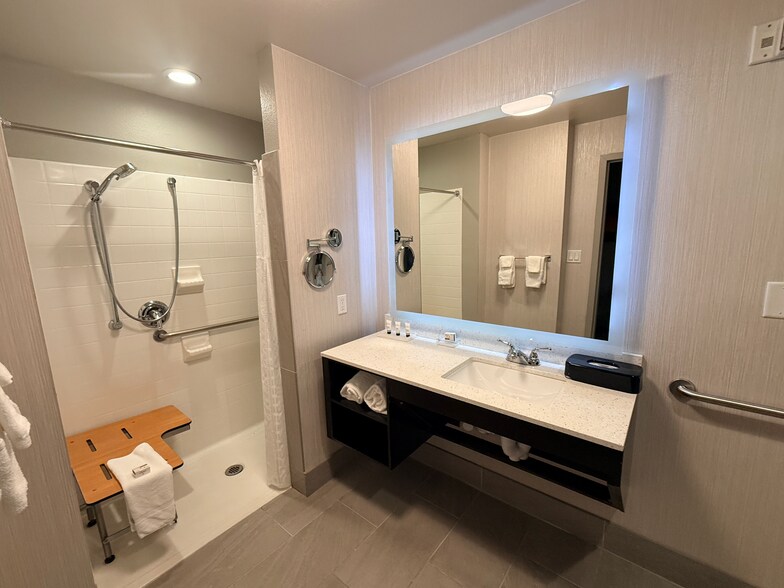 More Photos Of 8755-8757 Old Redwood Hwy, Windsor Hotel For Sale