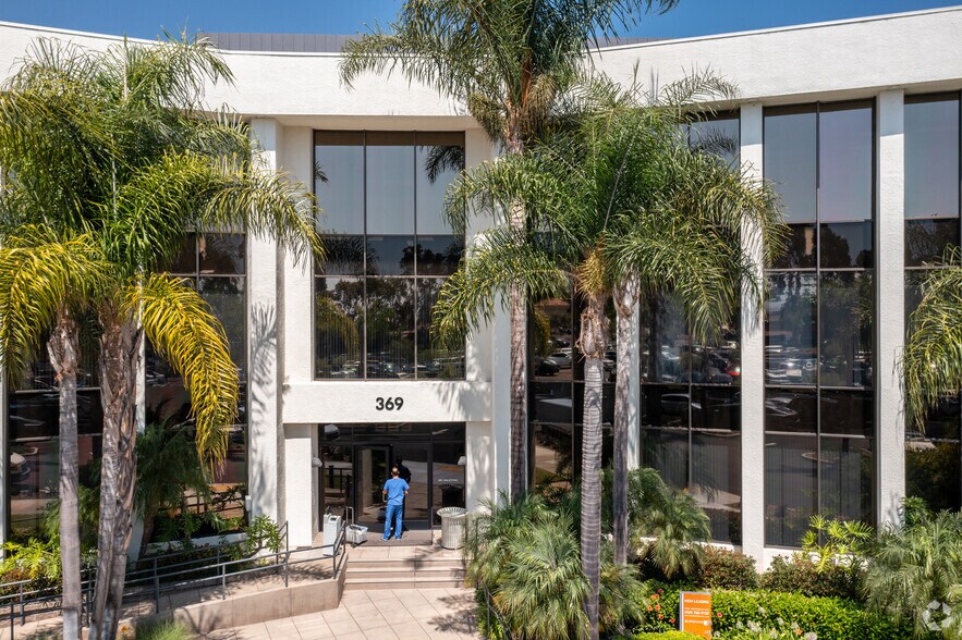 More Photos Of 369 San Miguel Dr, Newport Beach Medical For Lease