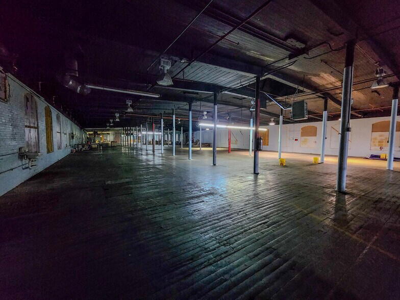 More Photos Of 460 Globe St, Fall River Showroom For Sale