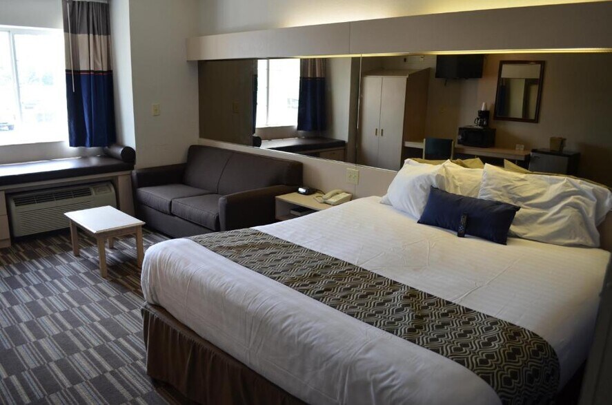 More Photos Of 6690 Shannon Pky, Union City Hotel For Sale