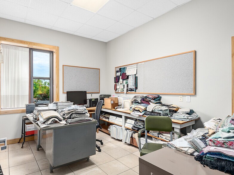 More Photos Of 701 Oriole Dr, Hendersonville Warehouse For Sale