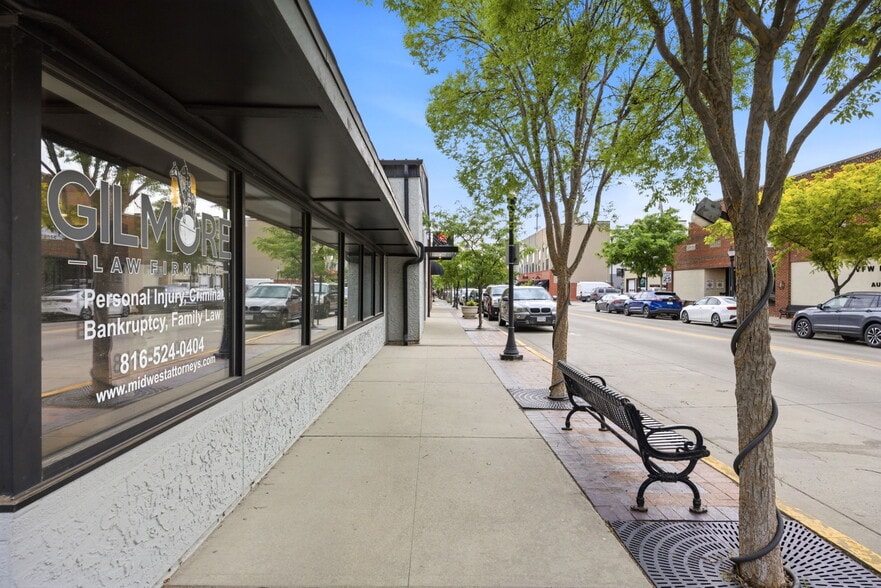 More Photos Of 326 SE Douglas St, Lees Summit Office For Sale
