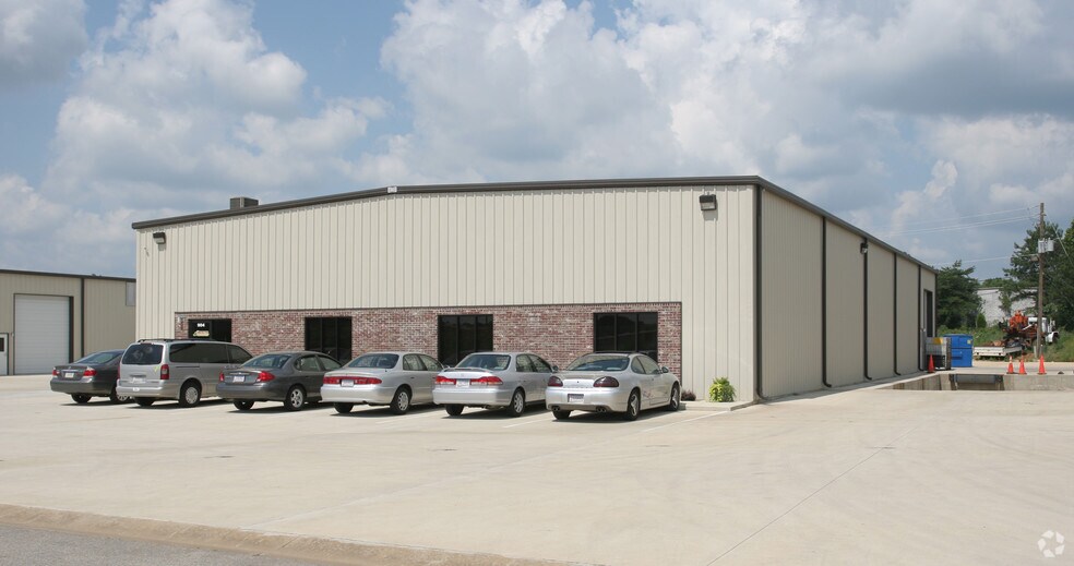 More Photos Of 904 Ploof Dr, Bessemer Distribution For Lease