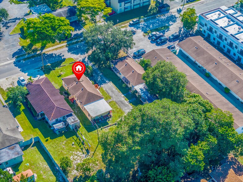 More Photos Of 2459 Pierce St, Hollywood Apartments For Sale