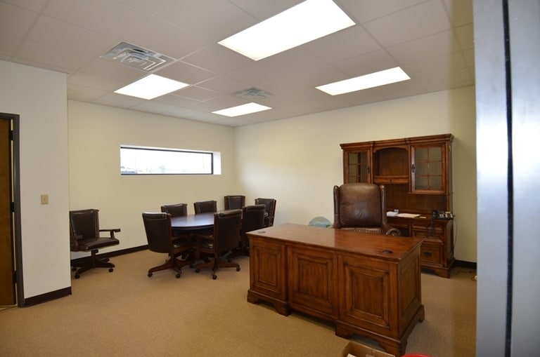 More Photos Of 3492 N US Highway 77, Giddings Warehouse For Lease