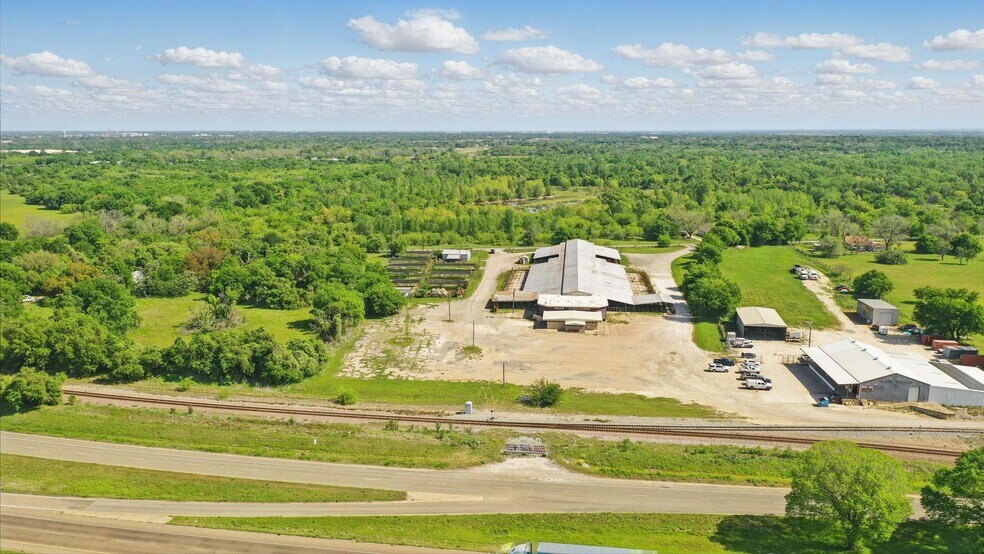 More Photos Of 2316 Marlin hwy, Waco Industrial For Sale