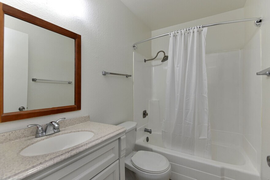 More Photos Of 318 E Washington Ave, Escondido Apartments For Sale