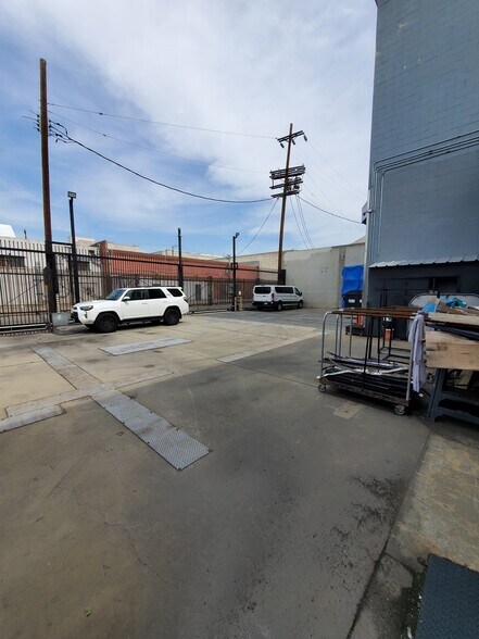 More Photos Of 777 E 14th Pl, Los Angeles Warehouse For Sale