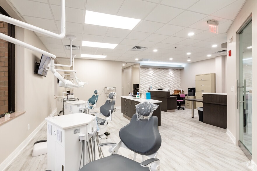 More Photos Of 3060-3080 Ogden Ave, Lisle Unknown For Lease