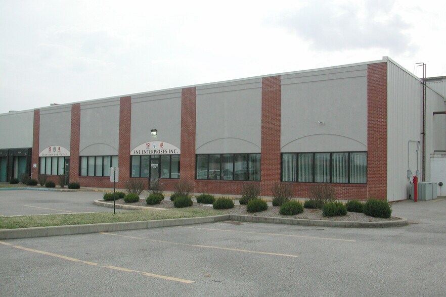 More Photos Of 515 W 8th Ave W, Huntington Warehouse For Lease